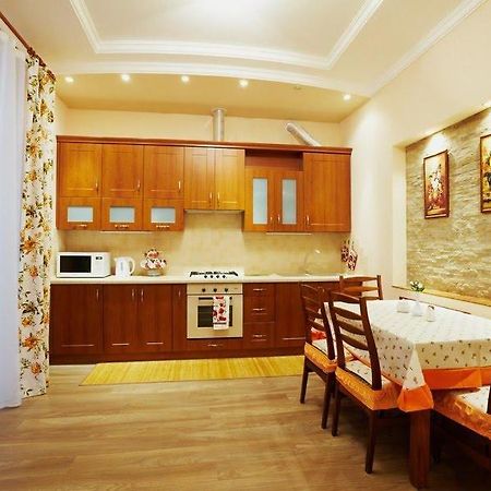 Petra Doroshenka19 Street Apartment Lviv Luaran gambar